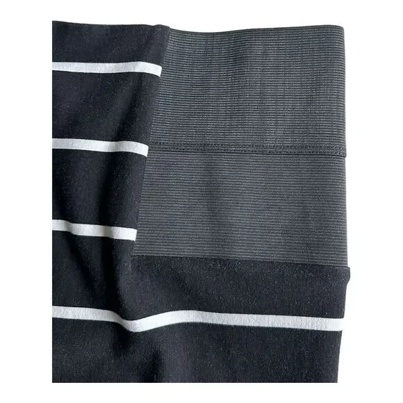 TORRID‎ Black and White Stripe Pull On Pencil Skirt Size 3 - Picture 3 of 9